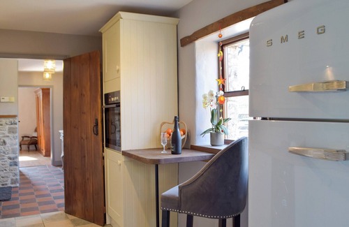 Carmarthen Cottage | 2 bedroom accommodation in Bronwydd Arms