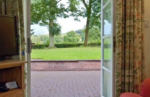 Newton Grange Cottage | 2 bedroom accommodation in Ilam, near Ashbourne