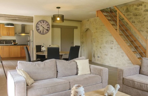 Saint-Restitut House | 2 bedroom accommodation in St Restitut