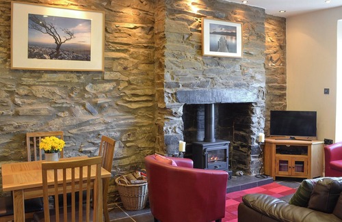 Caernarfon Cottage | 2 bedroom accommodation in Waunfawr, near Caernarfon
