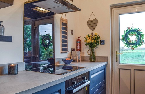 Kirkcaldy Cottage | 2 bedroom accommodation in Cluny, near Kirkcaldy