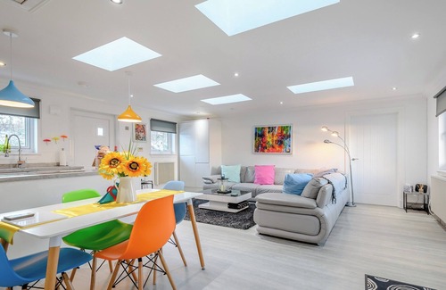 Caldercruix Cottage | 2 bedroom accommodation in Caldercruix, near Airdrie