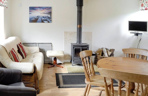 Bridport Cottage | 2 bedroom accommodation in Wootton Fitzpaine, near Charmouth