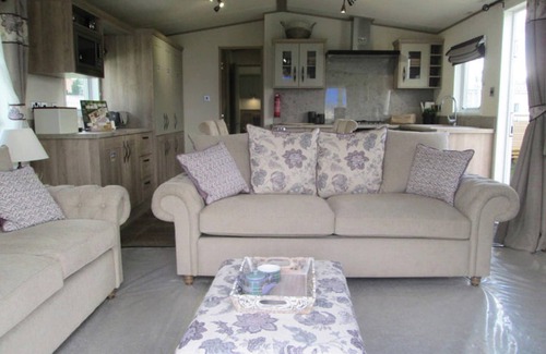 Llansantffraed Ski Chalet | 2 bedroom accommodation in Llanon