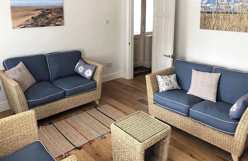 Parkgate Cottage | 2 bedroom accommodation in Neston, Wirral near Chester