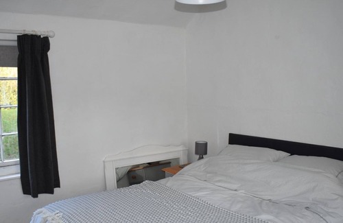 Petersfield Cottage | 2 bedroom accommodation in Sheet