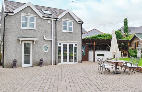 Pontardulais Cottage | 2 bedroom accommodation in Pontarddulais, near Llanelli
