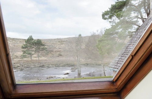 Lairg Cottage | 2 bedroom accommodation in Rosehall, near Lairg