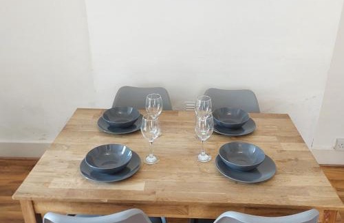 Collier's Wood Apartment | 2 Bedroom apartment, Fortescue Road