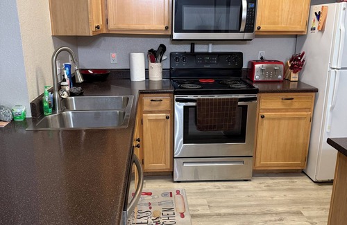 Camelback East Apartment | 2-bedroom apartment in wonderful Phoenix with WiFi, pool, AC, close to the airpo