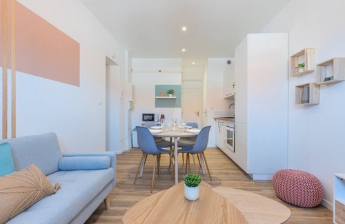 Roubaix Apartment | 2 bedroom apartment near tram, CHR + parking
