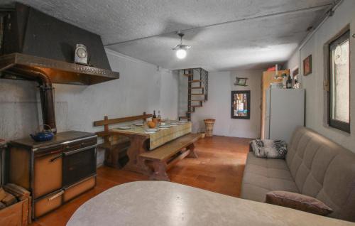 San Lorenzo in Banale House | 2 Bedroom Cozy Home In San Lorenzo In Banale