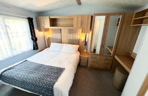 Shanklin House | 2 Bedroom Caravan NV13, Lower Hyde, Shanklin, Isle of Wight