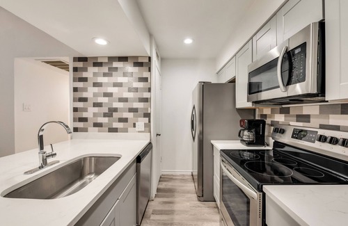 Vickery Meadow Condo | 2-bedroom condo in charming Dallas with WiFi, AC
