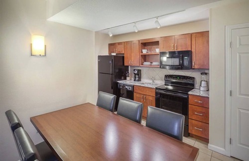 The Point Condo | 2 Bedroom Condo w/Kitchen, Sleeps 6, in Downtown Newport, Long Wharf Resort!