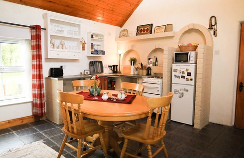 County Cavan Cottage | 2 Bedroom Cottage Wisteria Cottage in Ballyconnell