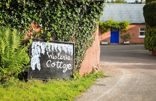 County Cavan Cottage | 2 Bedroom Cottage Wisteria Cottage in Ballyconnell