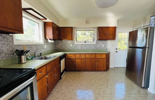 Long Island House | 2-bedroom designer bungalow with 1GB FiOS, AC, steps from the 2025 PINES PARTY