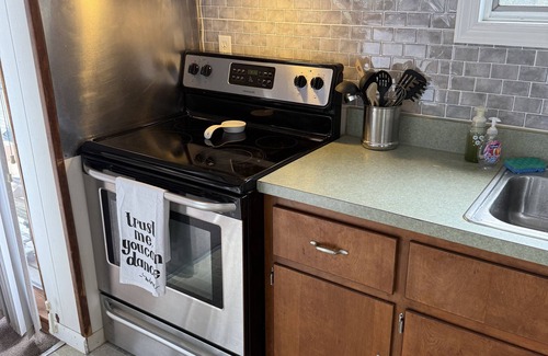Long Island House | 2-bedroom designer bungalow with 1GB FiOS, AC, steps from the 2025 PINES PARTY