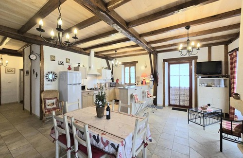 Mazeyrolles Cottage | 2-Bedroom House with Garden, Pet-Friendly, Parking, WiFi in Mazeyrolles