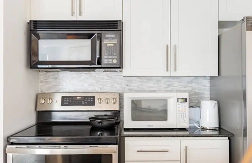 Humber Bay Condo | 2 Bedroom Lakrefront Condo