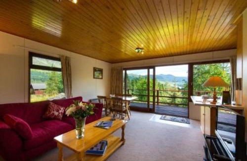 Crianlarich House | 2 bedroom lodge with stunning loch mountain views