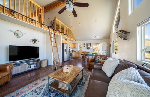 Brewster Cabin | 2 Bedroom + Loft cabin, sleeps 8. Views, acreage, wildlife, and adventure!