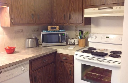Lee House | 2 Bedroom newly renovated townehouse, beautifully decorated at Garfield House