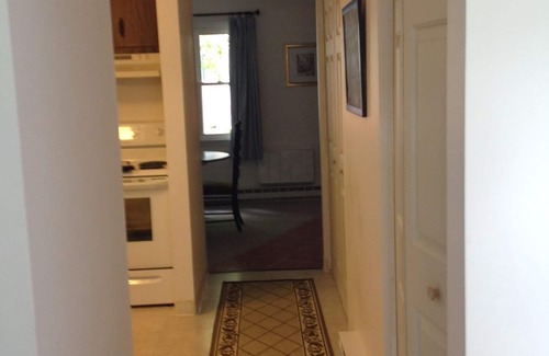 Lee House | 2 Bedroom newly renovated townehouse, beautifully decorated at Garfield House