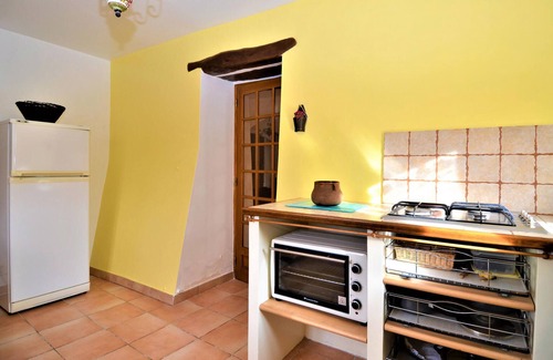 Lussan House | 2 bedroom pet friendly home in Lussan