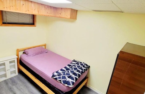 Malton Apartment | 2-Bedroom private basement, Mins frm Airpt & transit