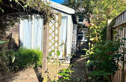 Cambridge House | 2 bedroom Quirky House in Cambridge with garden and parking