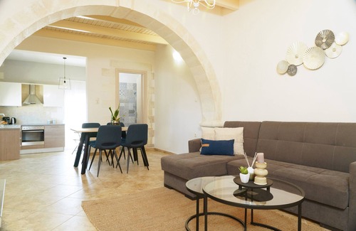 Spilia House | 2-Bedroom Retreat: Pool, Cretan Beaches, Local Charm !