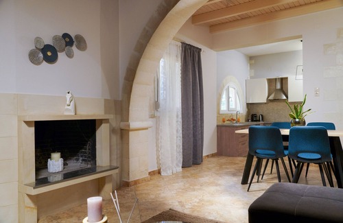 Spilia House | 2-Bedroom Retreat: Pool, Cretan Beaches, Local Charm !