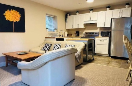 Langley House | 2 bedroom Spacious Guest Suite in Walnut Grove