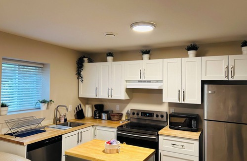 Langley House | 2 bedroom Spacious Guest Suite in Walnut Grove
