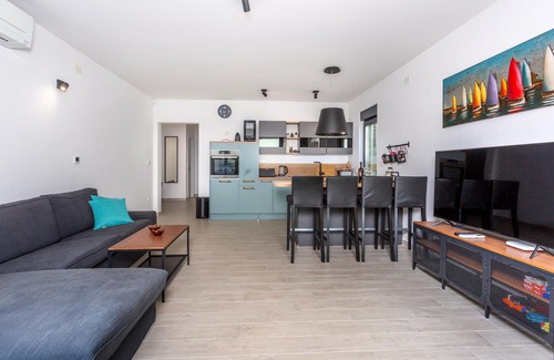 Municipality of Omisalj Apartment | 2 bedroom stunning apartment in Omisalj