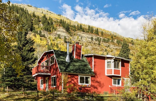 Carbondale Apartment | 2 Bedroom Suite - Lower
