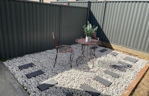 Werrington House | 2 bedrooms Entire Granny Flat in Werrington