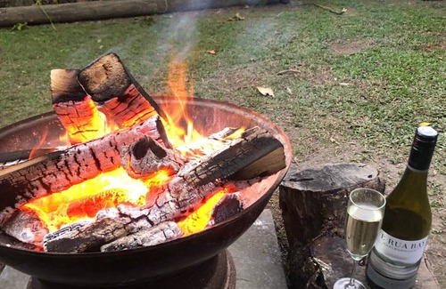 Rosemount Cottage | 2 bedrooms, Fenced Yard for Dog, Gas BBQ, Firepit for marshmallow nights!