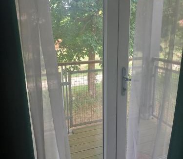 Dartford Apartment | 2 Beds Sleeps 5 Pets Ok Balcony & Free Parking