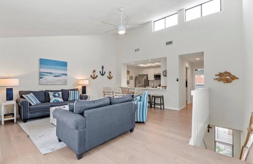 Jacksonville Beach House | 2 Blocks from the Beach: The Coquina Cottage