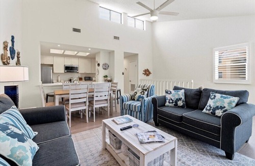 Jacksonville Beach House | 2 Blocks from the Beach: The Coquina Cottage