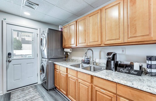 Ocean Gate Apartment | 2 Blocks to Beach: Apt w/Grill in Ocean Gate!