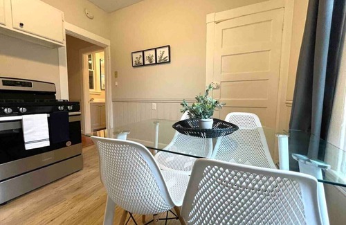 Beverly Apartment | 2 BR City Sanctuary - 5 Mins to Historical Salem!