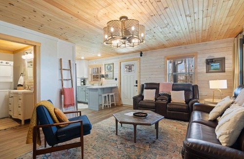 Smithville House | 2-BR, lake view, screened porch, 15min Hurricane, 10min Smithville, dogs ok