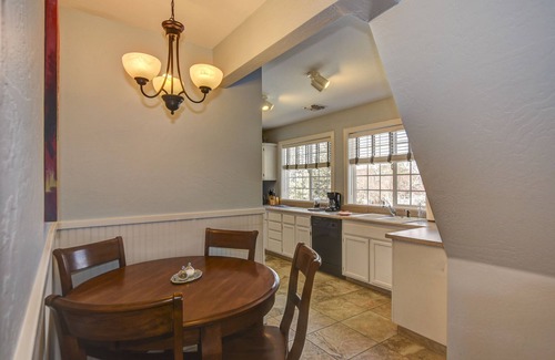 Nob Hill House | 2 BR near the courthouse square AVAILABLE due to last minute renter cancellation
