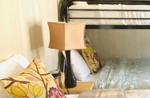Diamond City Cottage | 2 Brdm House at Diamond City Lakeside Resort. Perfect for Family and Friends!