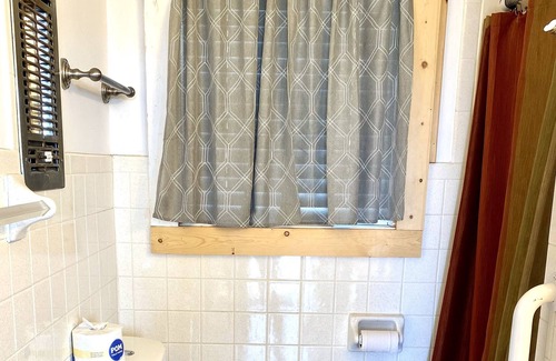 Diamond City Cottage | 2 Brdm House at Diamond City Lakeside Resort. Perfect for Family and Friends!