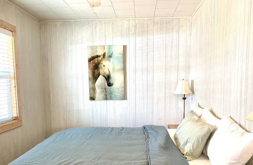 Diamond City Cottage | 2 Brdm House at Diamond City Lakeside Resort. Perfect for Family and Friends!